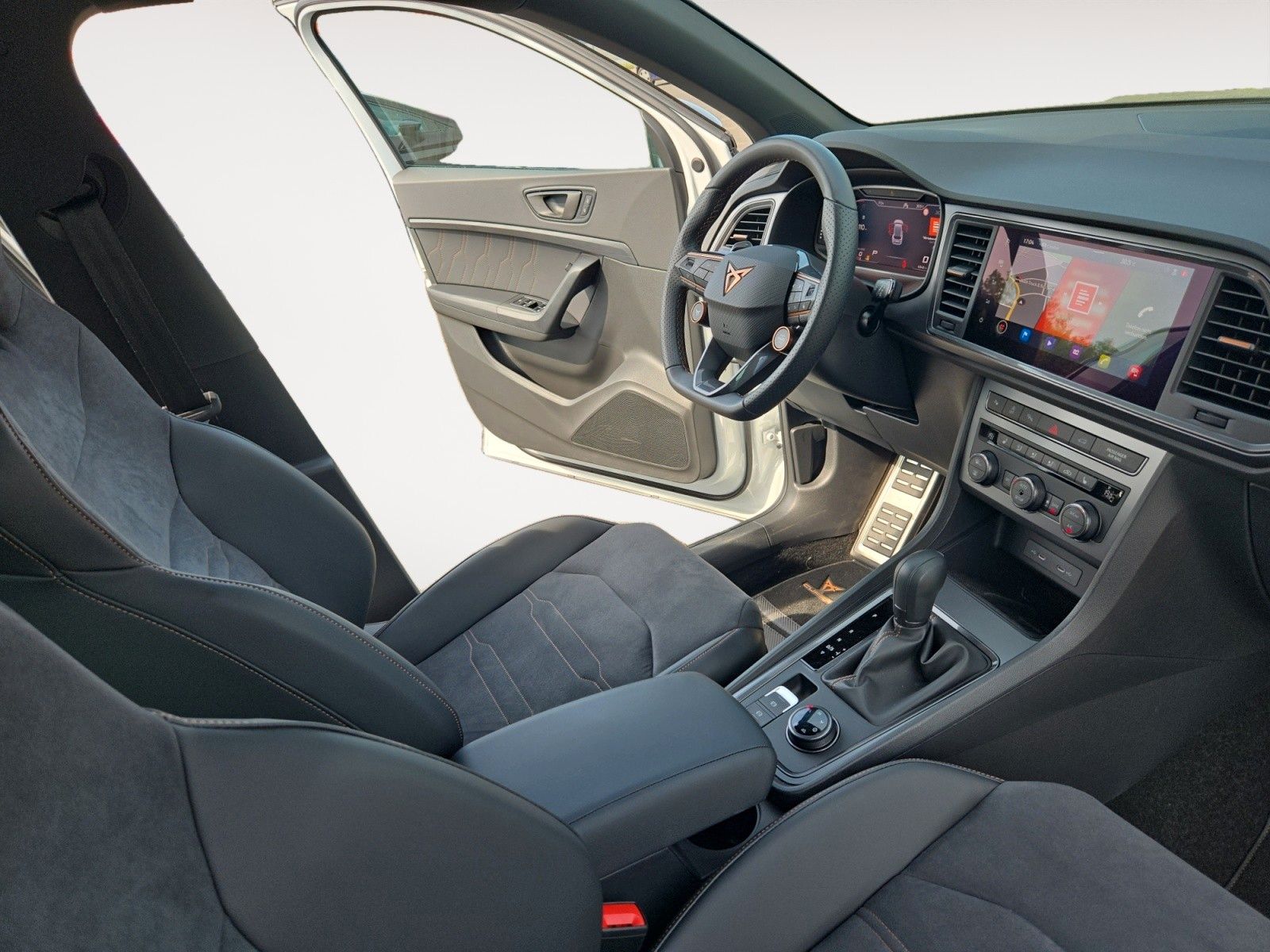 Fahrzeugabbildung CUPRA Ateca 2.0 TSI VZ 4Drive/Kessy/LED/FullLink