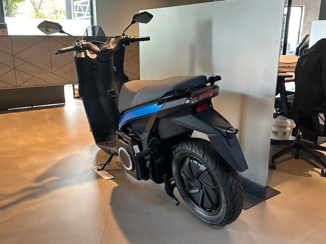 Fahrzeugabbildung SEAT Mo 125