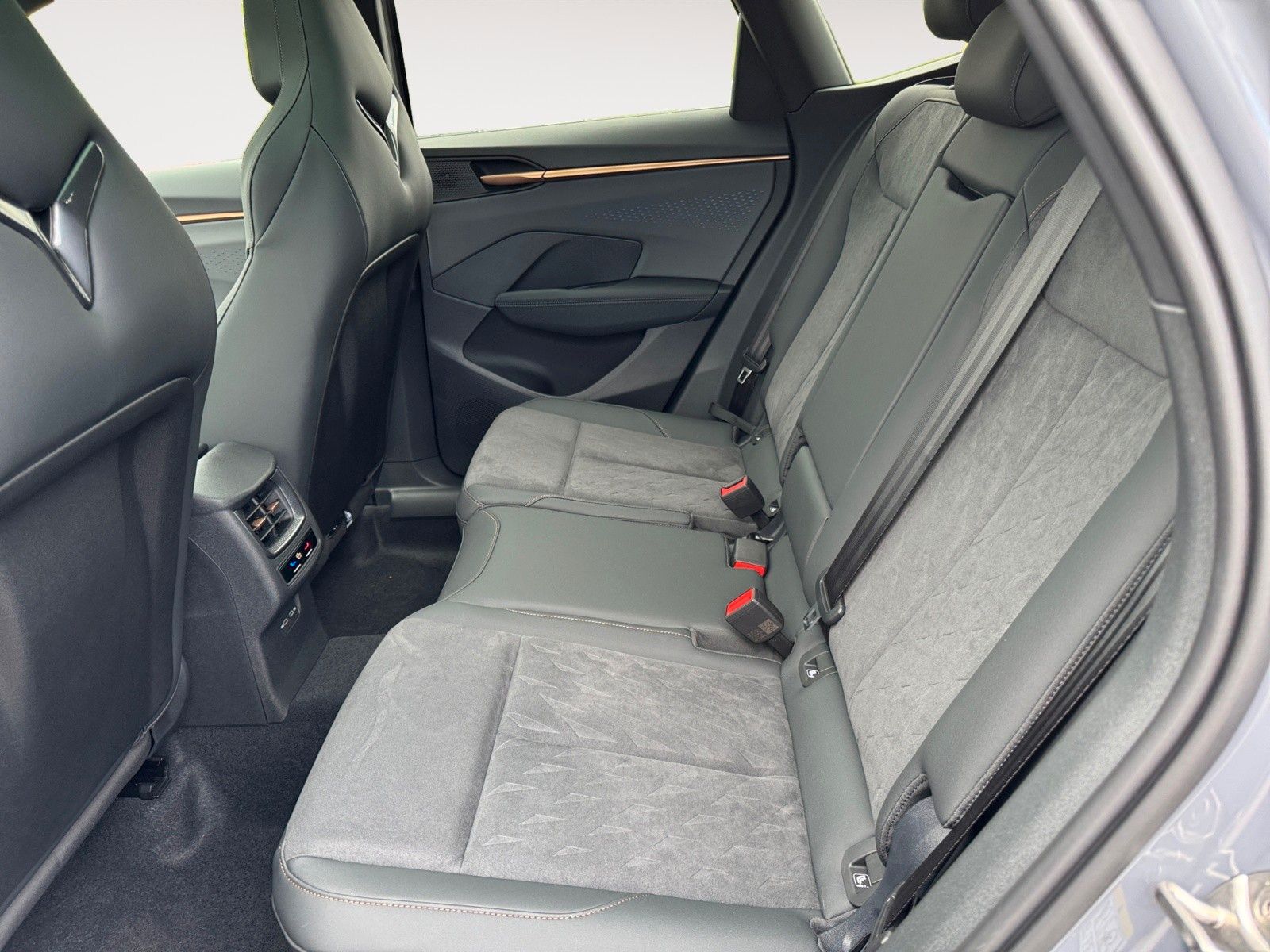 Fahrzeugabbildung CUPRA Terramar VZ 2.0 TSI DSG 4D Pano/Akebone/Matrix