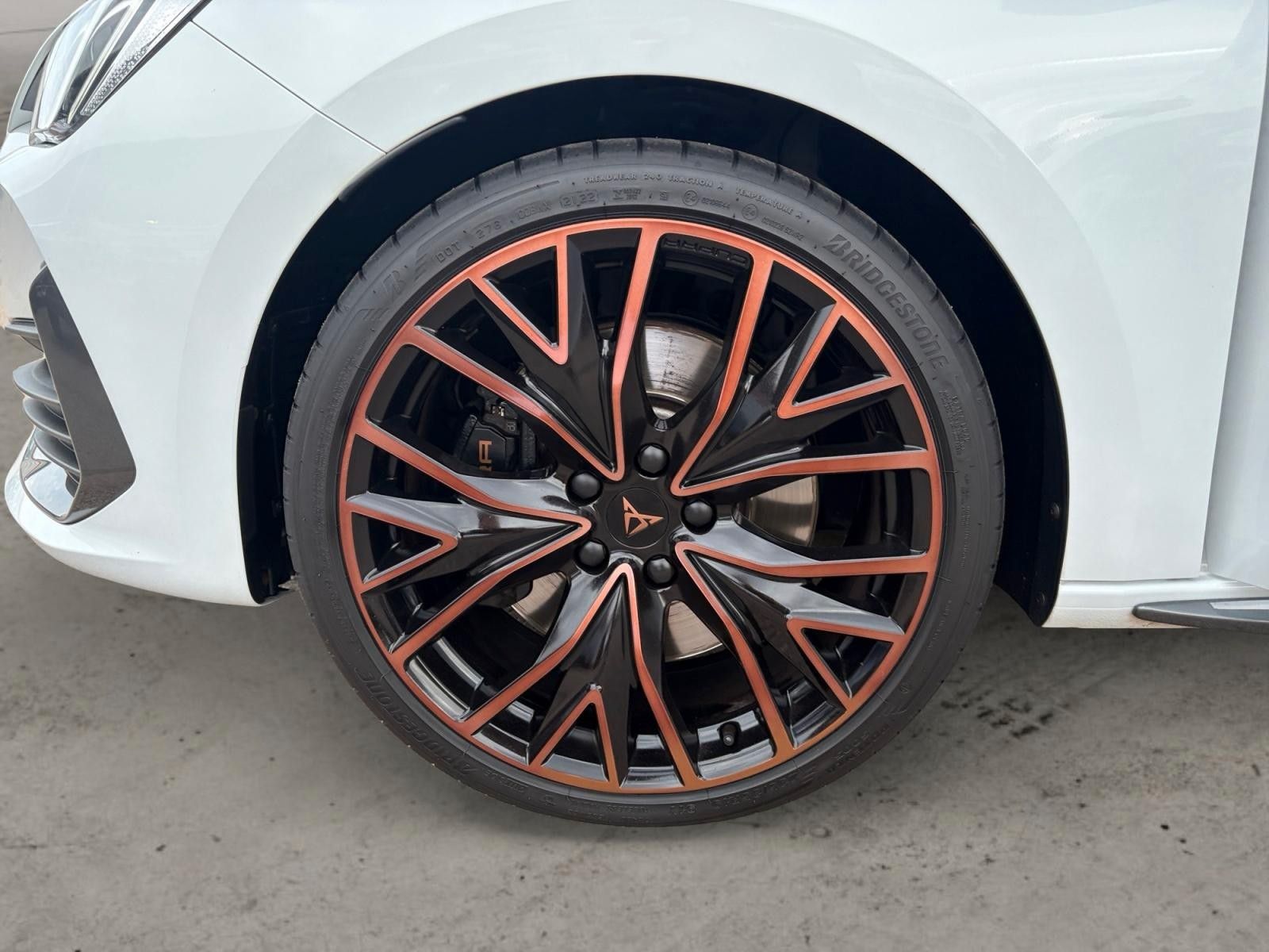Fahrzeugabbildung CUPRA Leon VZ 2.0 TSI DSG 1.HD/Beats/el.Sitzverst./Nav