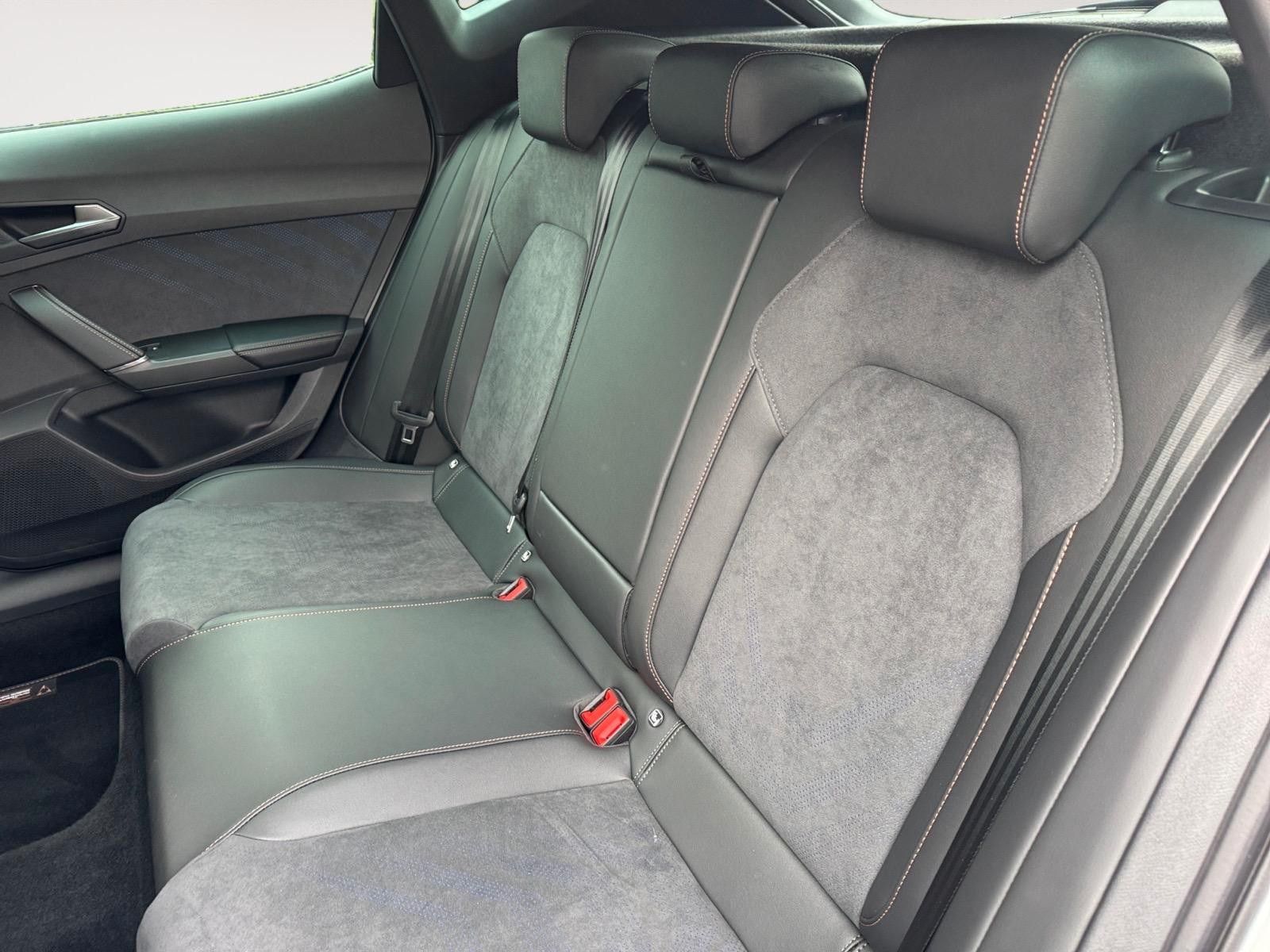 Fahrzeugabbildung CUPRA Formentor VZ 1.5e-HYBRID DSG AHK/MatrixLED/Senh.