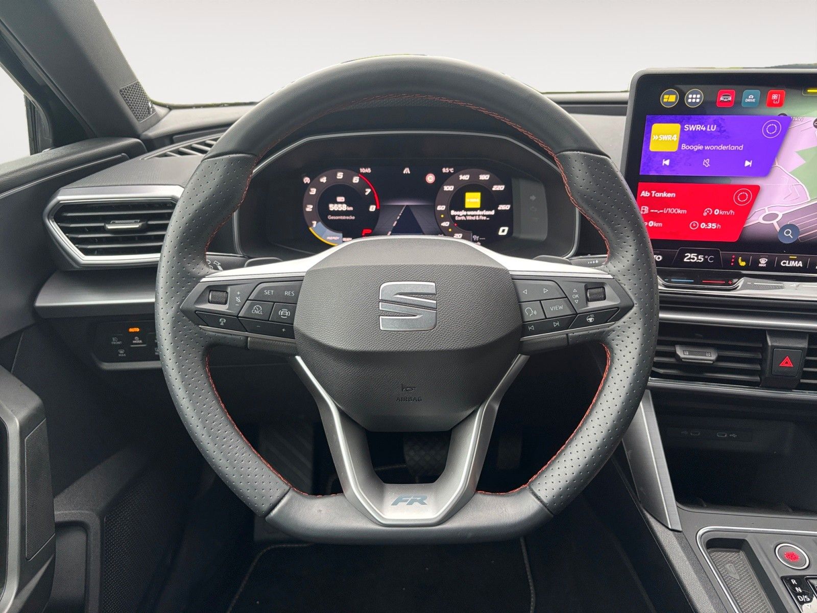 Fahrzeugabbildung SEAT Leon 1.5 eTSI FR DSG BeatsAudio, Full Link, Navi