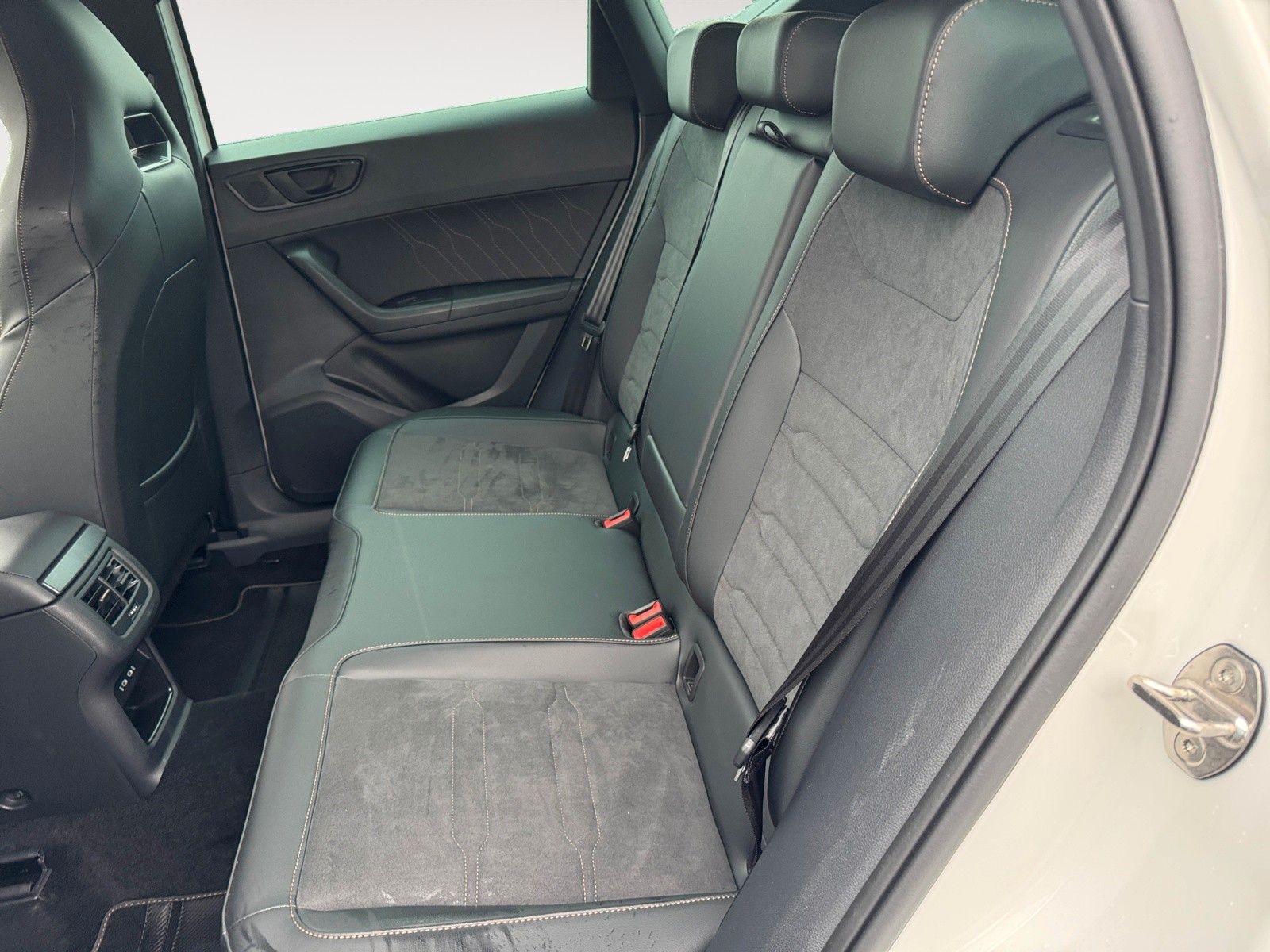 Fahrzeugabbildung CUPRA Ateca 1.5 TSI DSG AHK/LED/Navi/Kamera