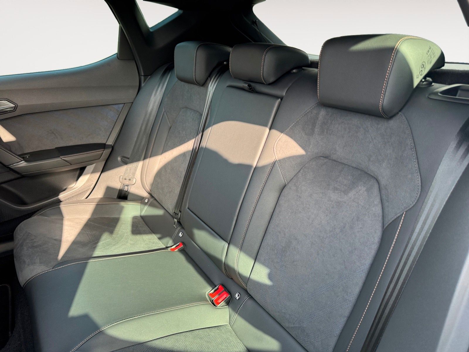 Fahrzeugabbildung CUPRA Leon VZ 2.0 TSI DSG Matrix-LED/Sennheiser/Pano