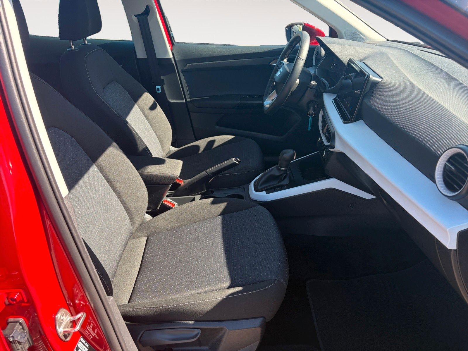 Fahrzeugabbildung SEAT Arona Road Edition 1.0 TSI DSG Navi/ACC/Kamera