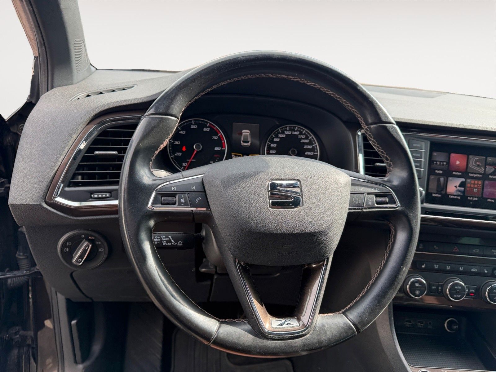 Fahrzeugabbildung SEAT Ateca Xcellence 1.4 TSI 4Drive AHK/360°Kam/Navi
