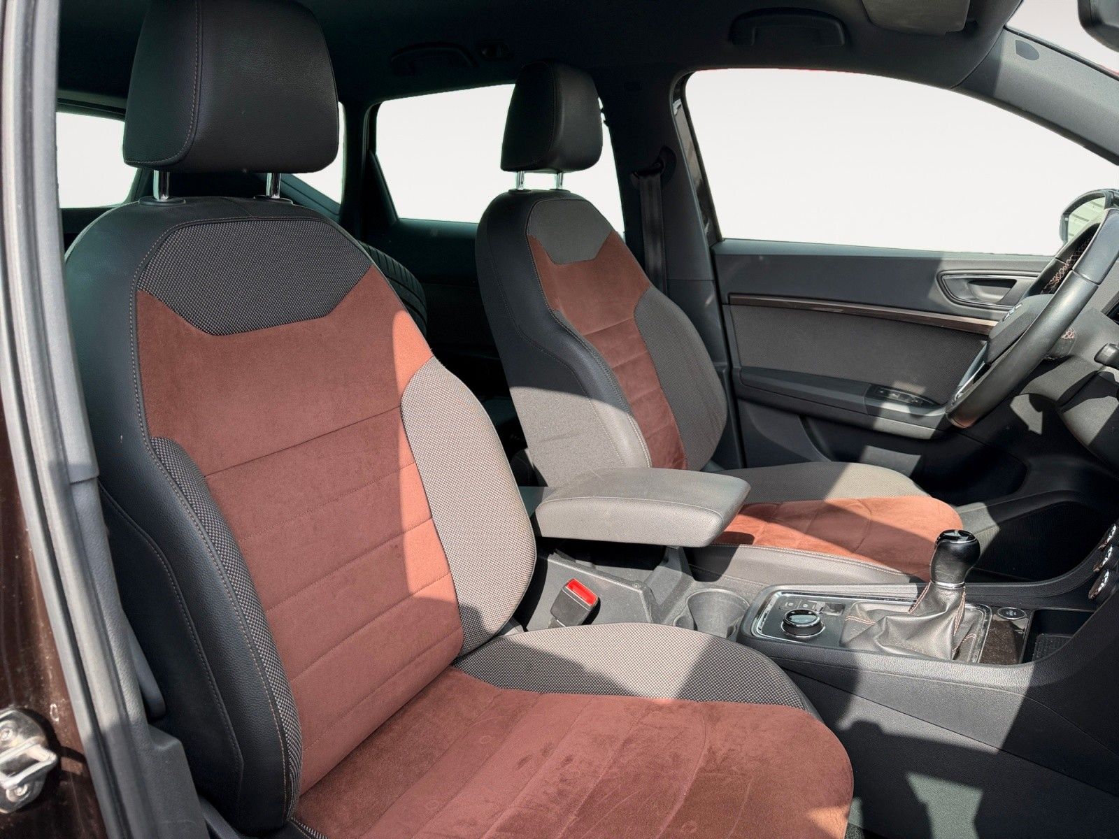 Fahrzeugabbildung SEAT Ateca Xcellence 1.4 TSI 4Drive AHK/360°Kam/Navi