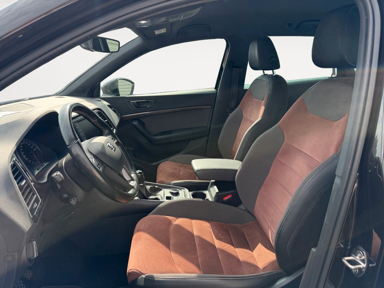 Fahrzeugabbildung SEAT Ateca Xcellence 1.4 TSI 4Drive AHK/360°Kam/Navi