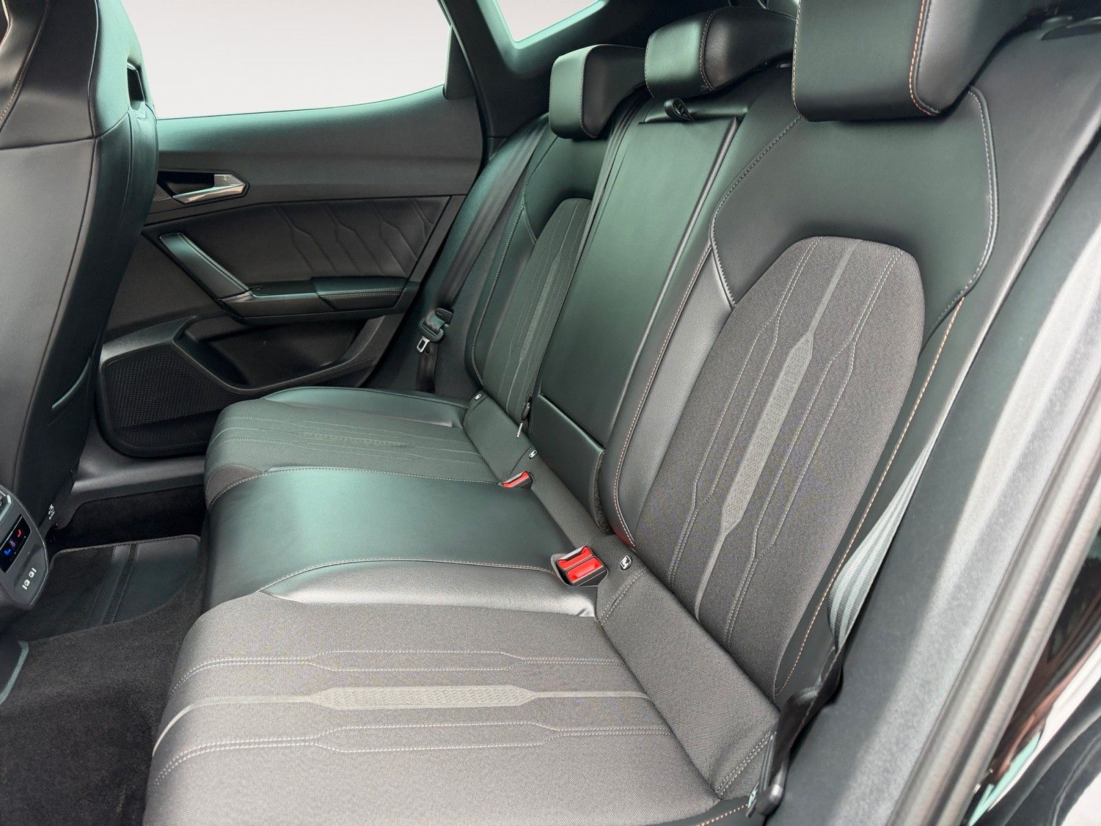Fahrzeugabbildung CUPRA Formentor VZ 2.0 TSI DSG 4Drive 1.HD/360°/Navi