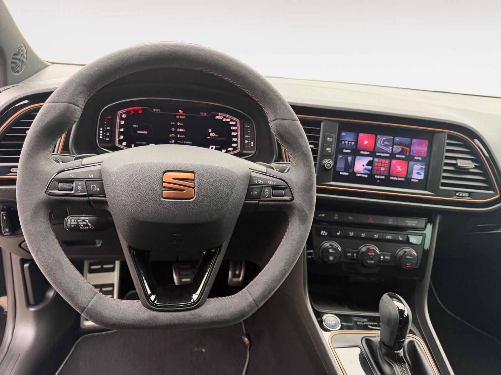 Fahrzeugabbildung SEAT Leon ST Cupra R 300 4Drive DSG Navi/Kamera