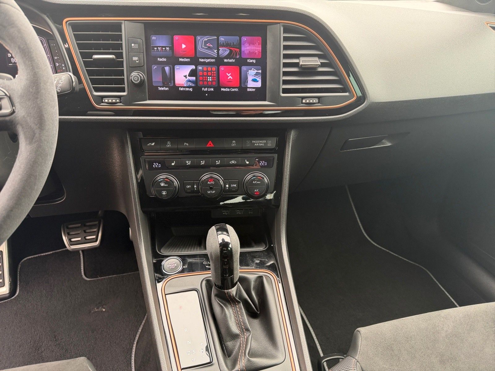 Fahrzeugabbildung SEAT Leon ST Cupra R 300 4Drive DSG Navi/Kamera