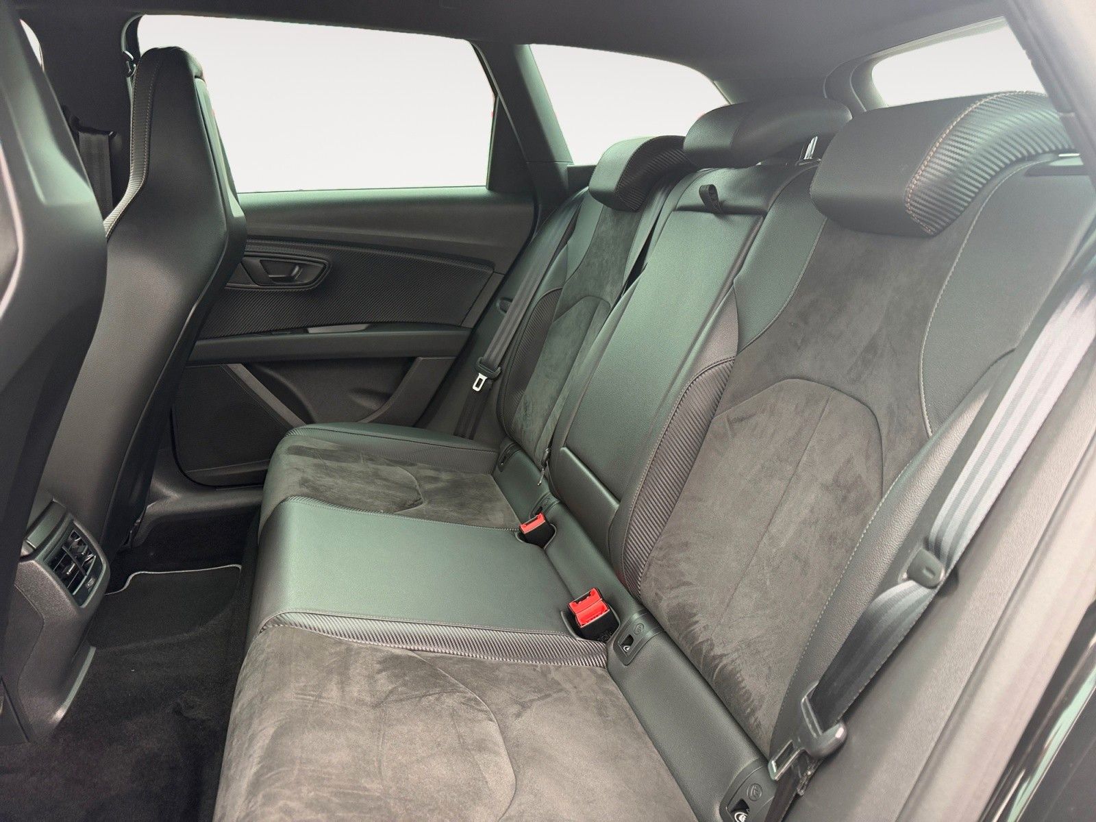 Fahrzeugabbildung SEAT Leon ST Cupra R 300 4Drive DSG Navi/Kamera