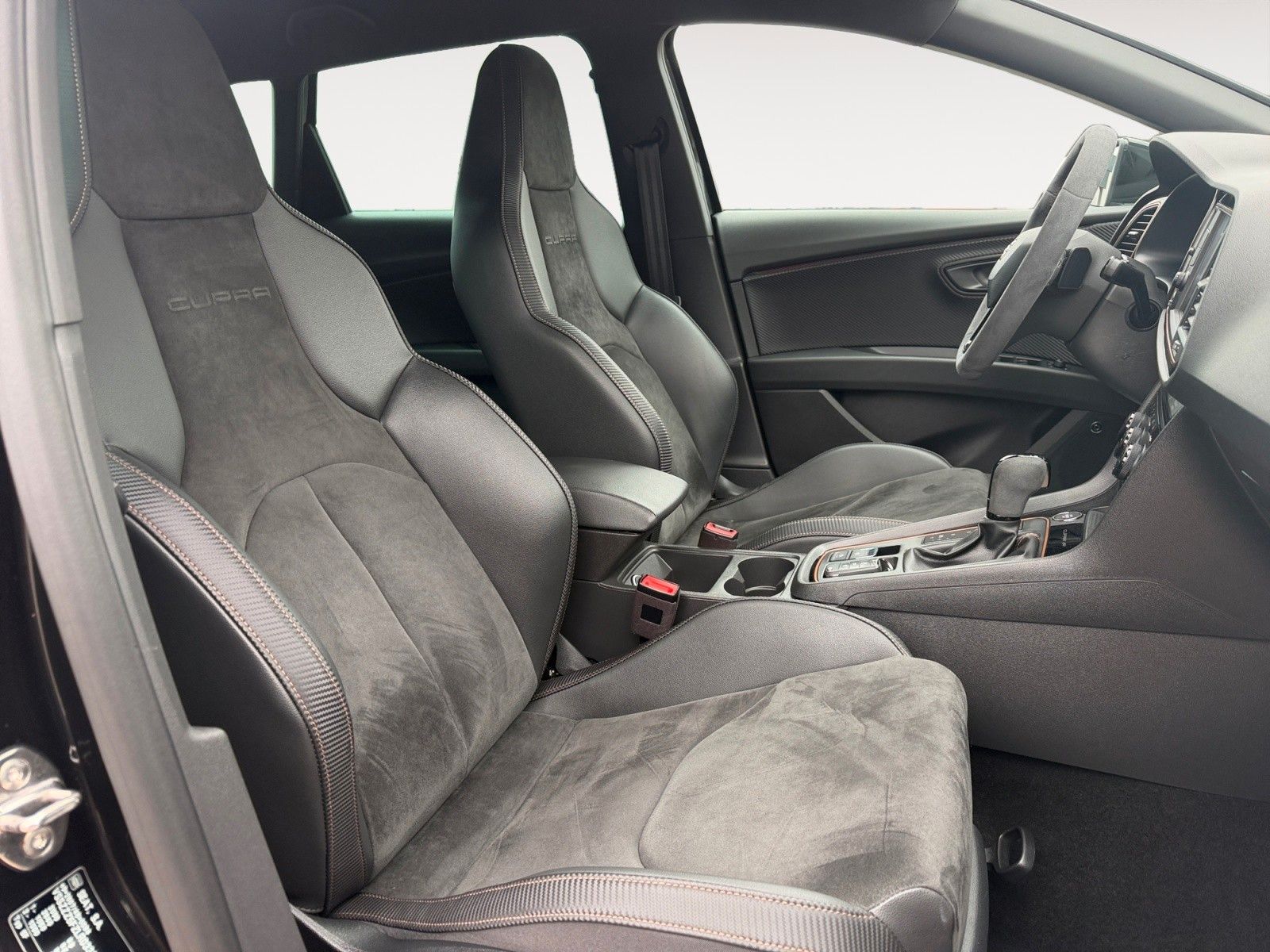 Fahrzeugabbildung SEAT Leon ST Cupra R 300 4Drive DSG Navi/Kamera