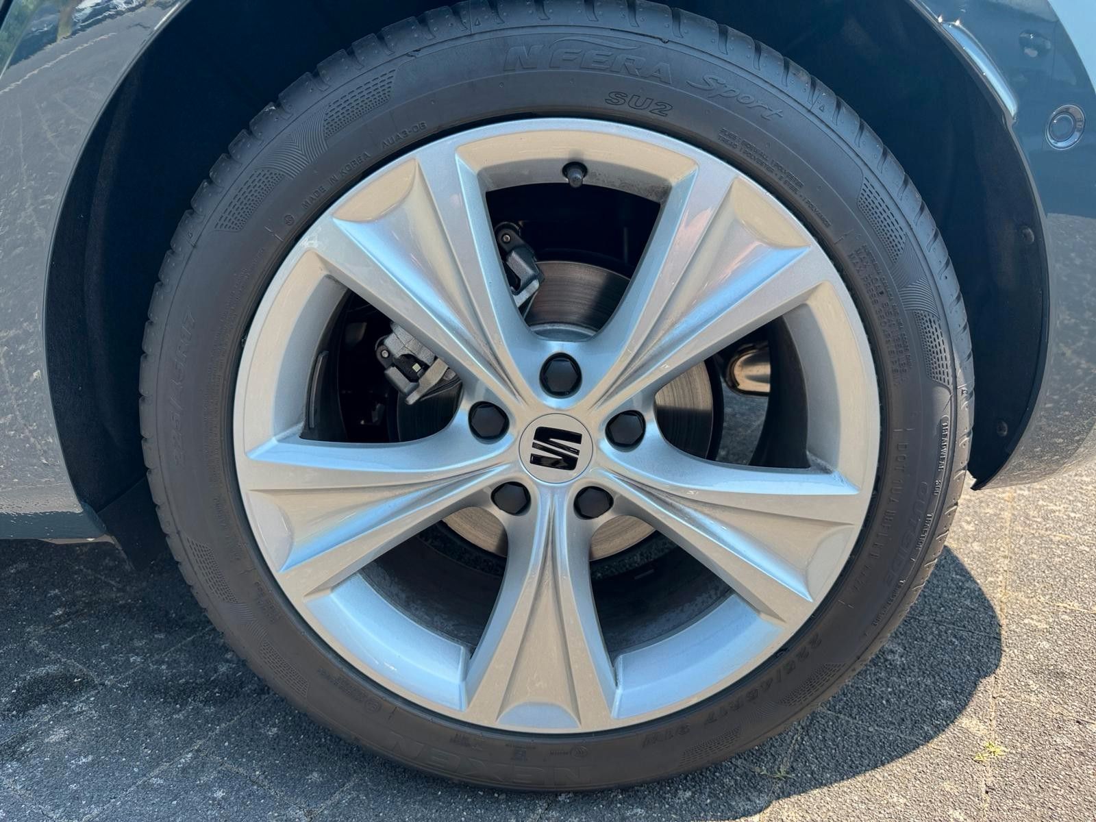 Fahrzeugabbildung SEAT Leon FR 2.0 TDI DSG Black Ed. AHK/Matrix LED