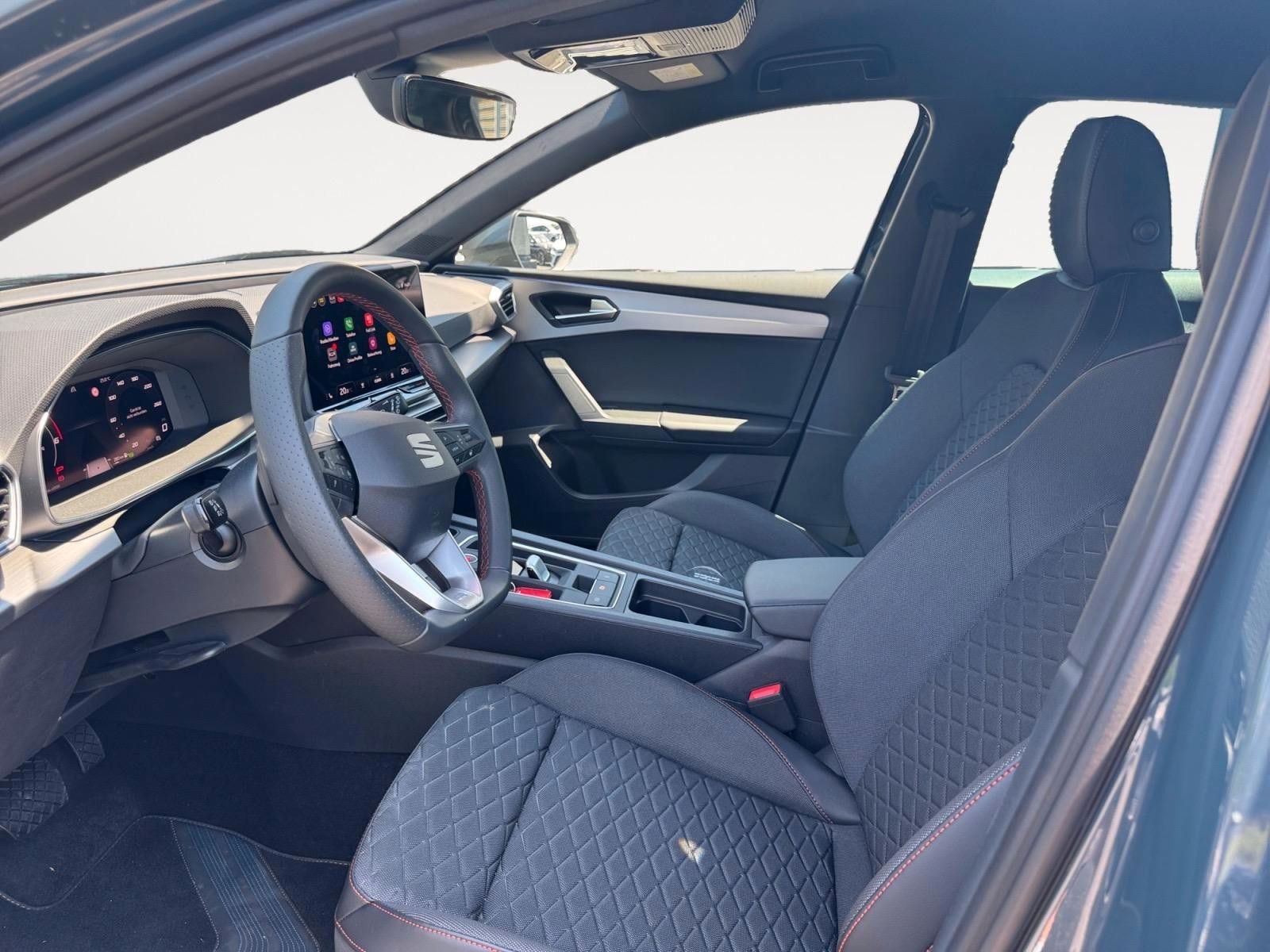 Fahrzeugabbildung SEAT Leon FR 2.0 TDI DSG Black Ed. AHK/Matrix LED