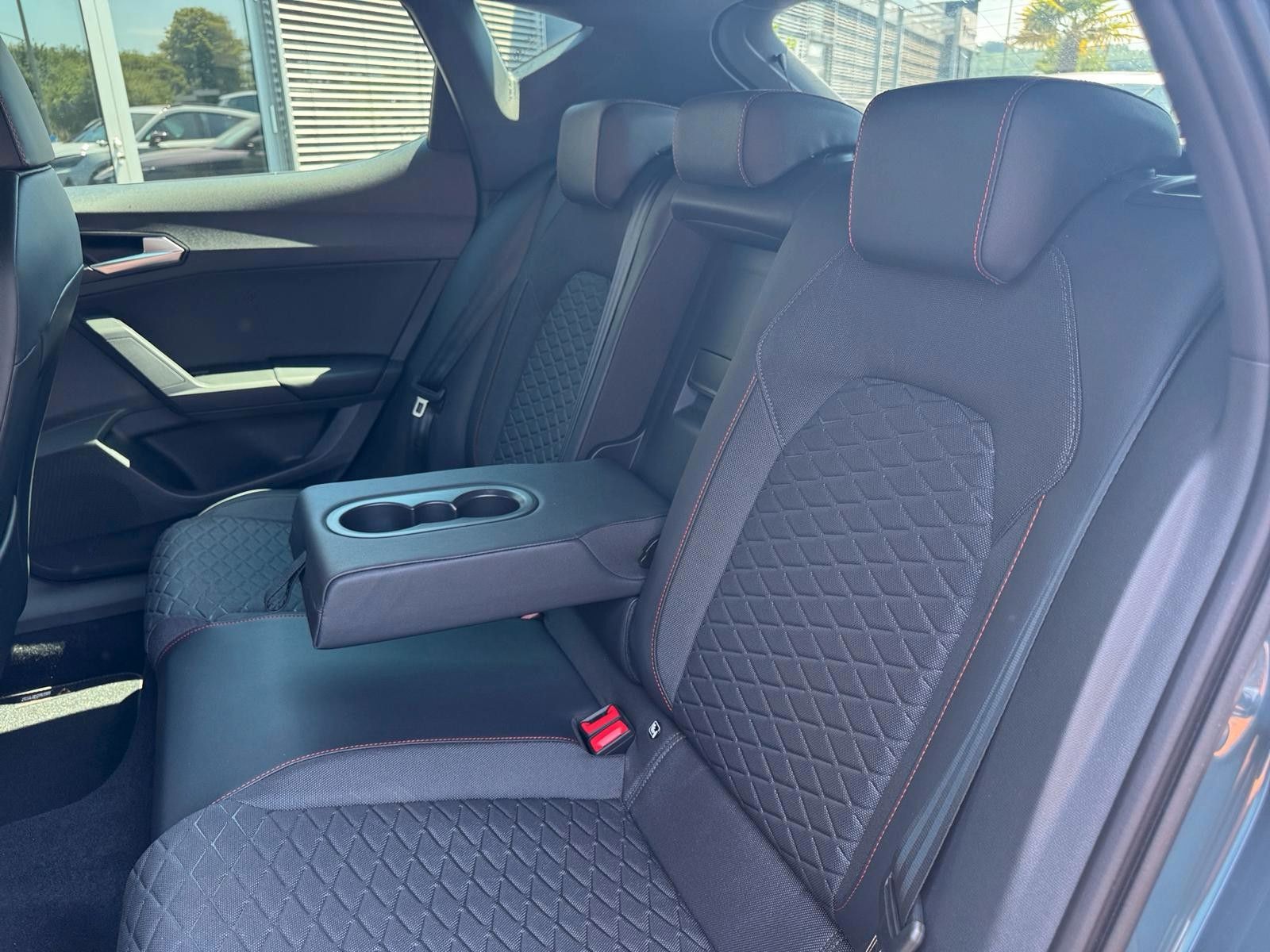 Fahrzeugabbildung SEAT Leon FR 2.0 TDI DSG Black Ed. AHK/Matrix LED