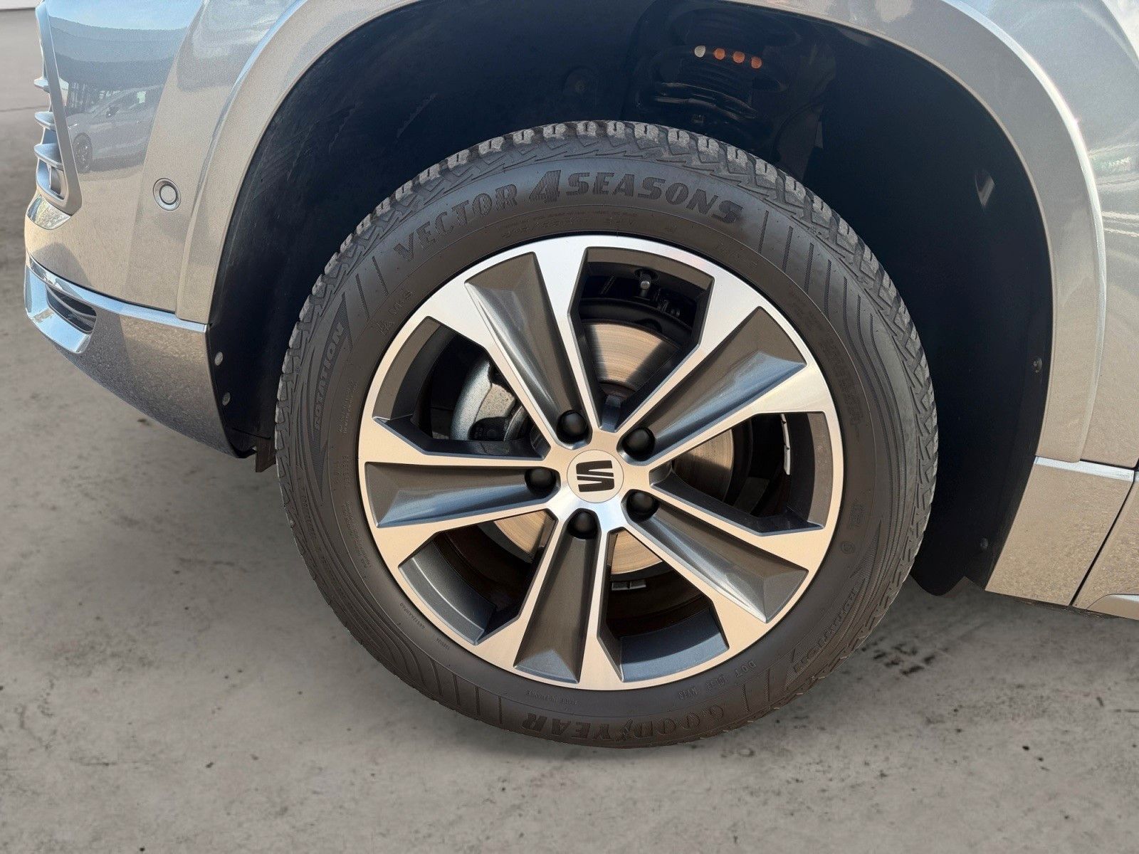 Fahrzeugabbildung SEAT Ateca FR 1.5 TSI DSG 1.HD/AHK/el.Heckklappe