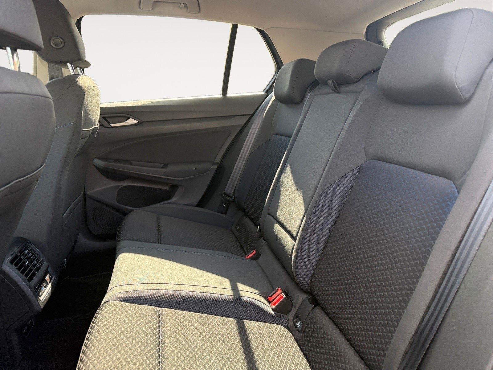 Fahrzeugabbildung Volkswagen Golf VIII United 2.0 TDI Navi/Standheizung/ACC