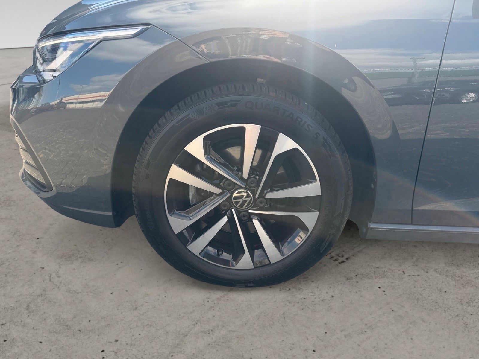 Fahrzeugabbildung Volkswagen Golf VIII United 2.0 TDI Navi/Standheizung/ACC