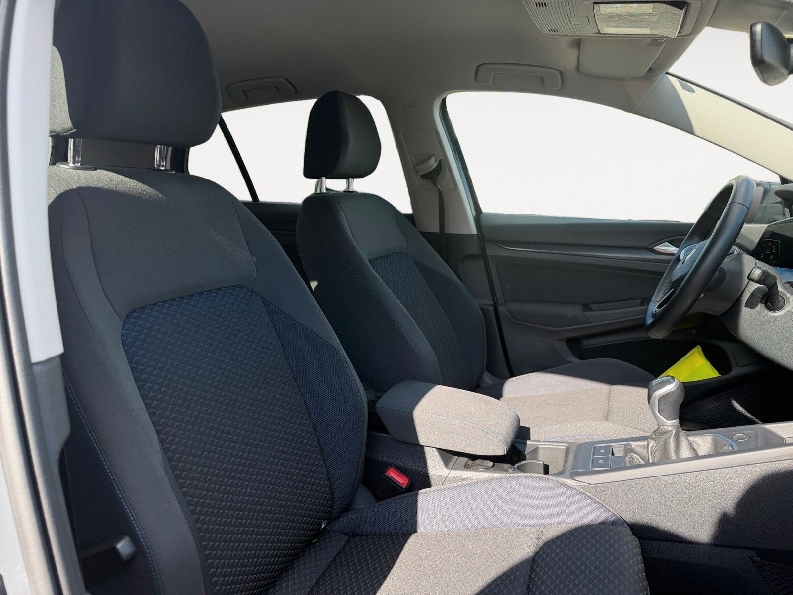 Fahrzeugabbildung Volkswagen Golf VIII United 2.0 TDI Navi/Standheizung/ACC