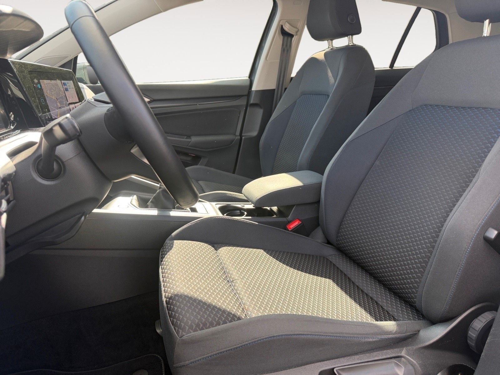 Fahrzeugabbildung Volkswagen Golf VIII United 2.0 TDI Navi/Standheizung/ACC
