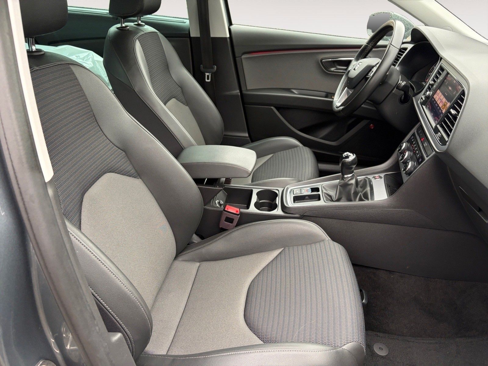 Fahrzeugabbildung SEAT Leon ST Xcellence 1.4 TSI Navi/LED/Beats/Kamera