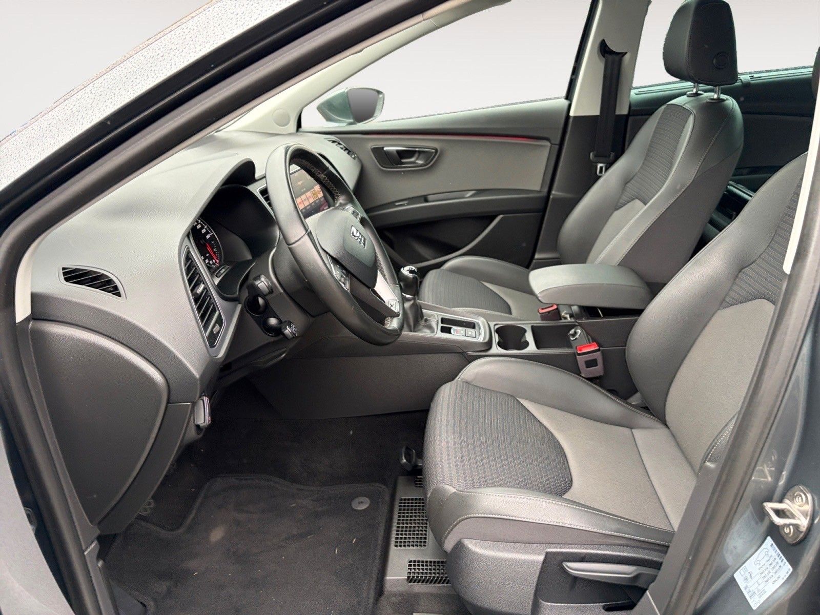 Fahrzeugabbildung SEAT Leon ST Xcellence 1.4 TSI Navi/LED/Beats/Kamera