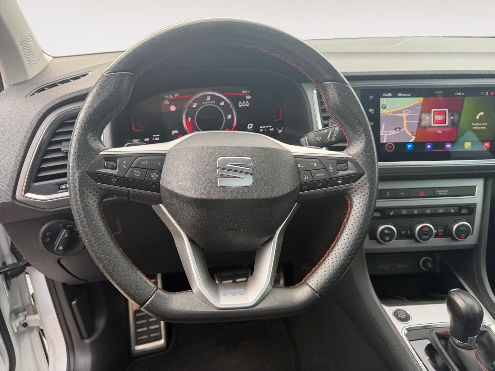 Fahrzeugabbildung SEAT Ateca FR 2.0 TDI DSG 1.HD/Pano/Navi/Kamera/ACC