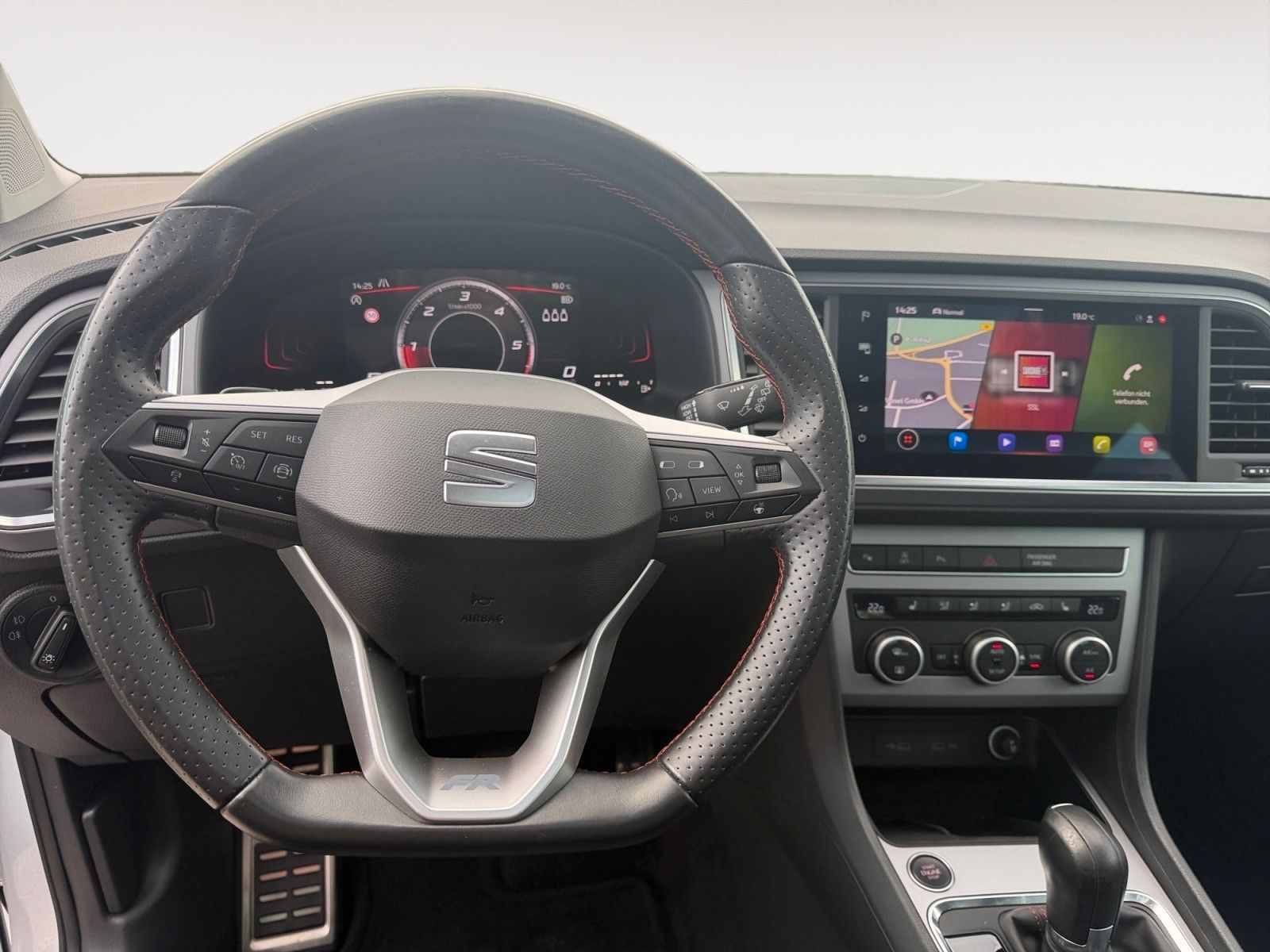 Fahrzeugabbildung SEAT Ateca FR 2.0 TDI DSG 1.HD/Pano/Navi/Kamera/ACC