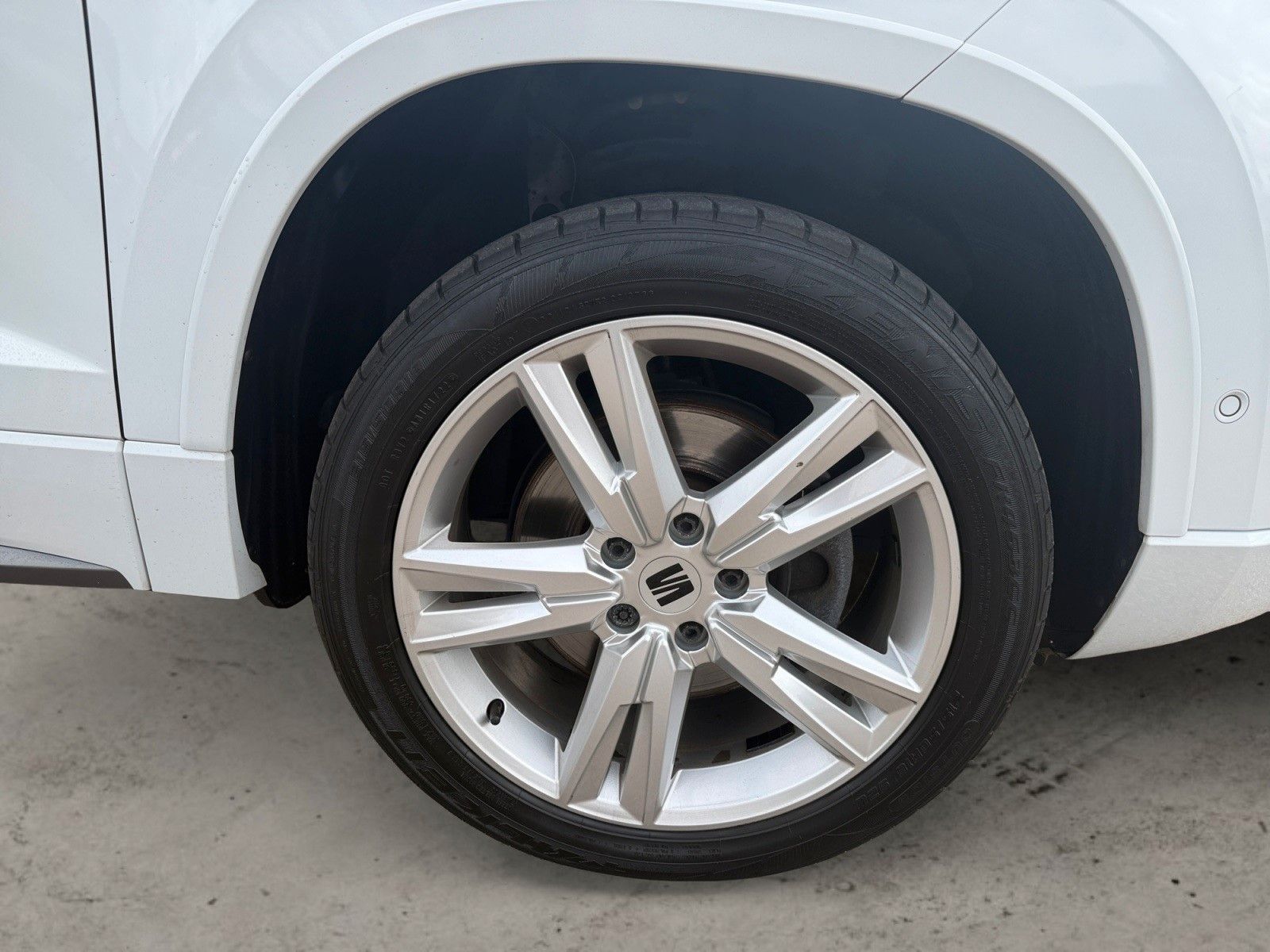 Fahrzeugabbildung SEAT Ateca FR 2.0 TDI DSG 1.HD/Pano/Navi/Kamera/ACC