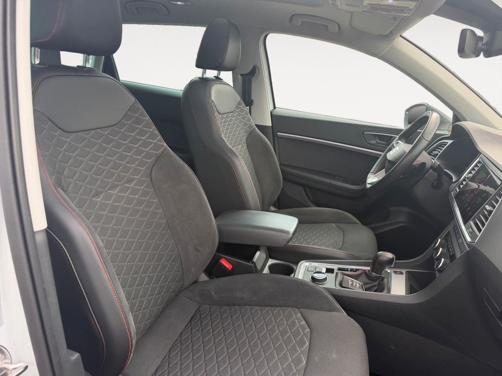 Fahrzeugabbildung SEAT Ateca FR 2.0 TDI DSG 1.HD/Pano/Navi/Kamera/ACC