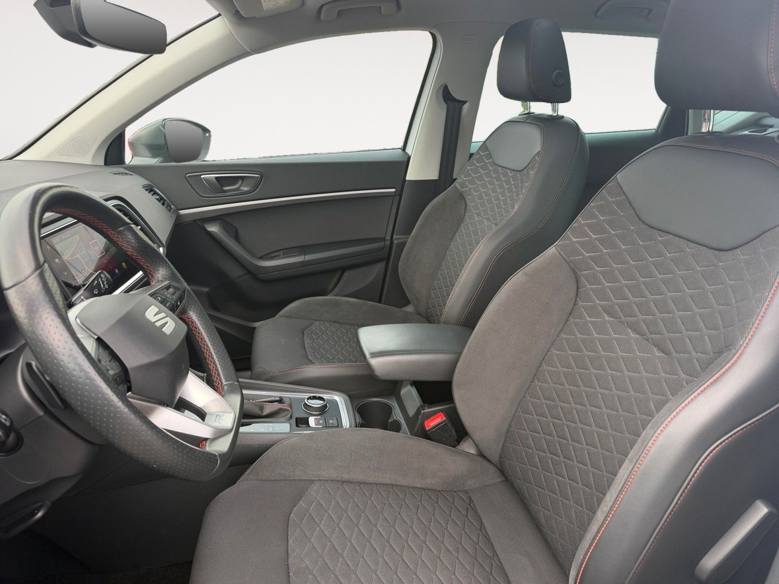 Fahrzeugabbildung SEAT Ateca FR 2.0 TDI DSG 1.HD/Pano/Navi/Kamera/ACC