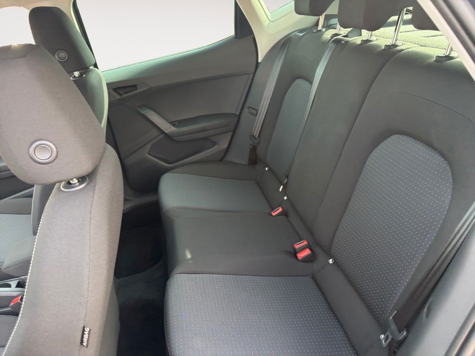Fahrzeugabbildung SEAT Ibiza Road Edition 1.0 TSI 1.HD/Navi/Herst-Gar.