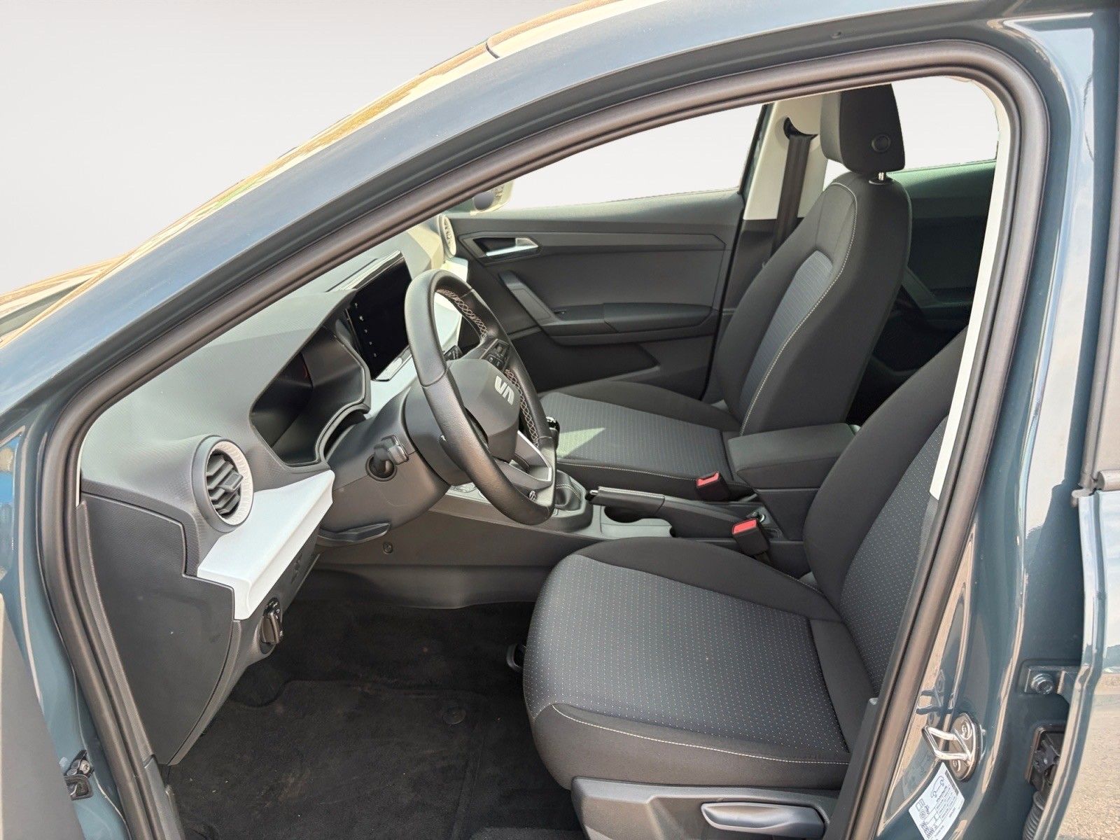 Fahrzeugabbildung SEAT Ibiza Road Edition 1.0 TSI 1.HD/Navi/Herst-Gar.