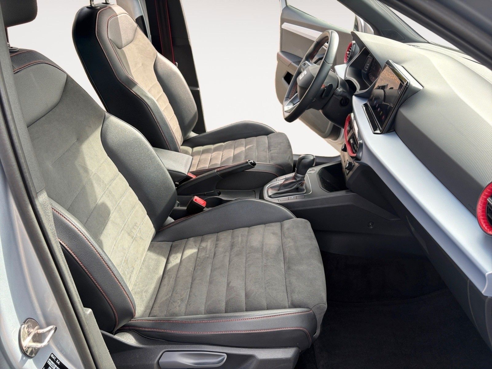 Fahrzeugabbildung SEAT Ibiza FR Pro Black Edition 1.5 TSI DSG Schiebeda