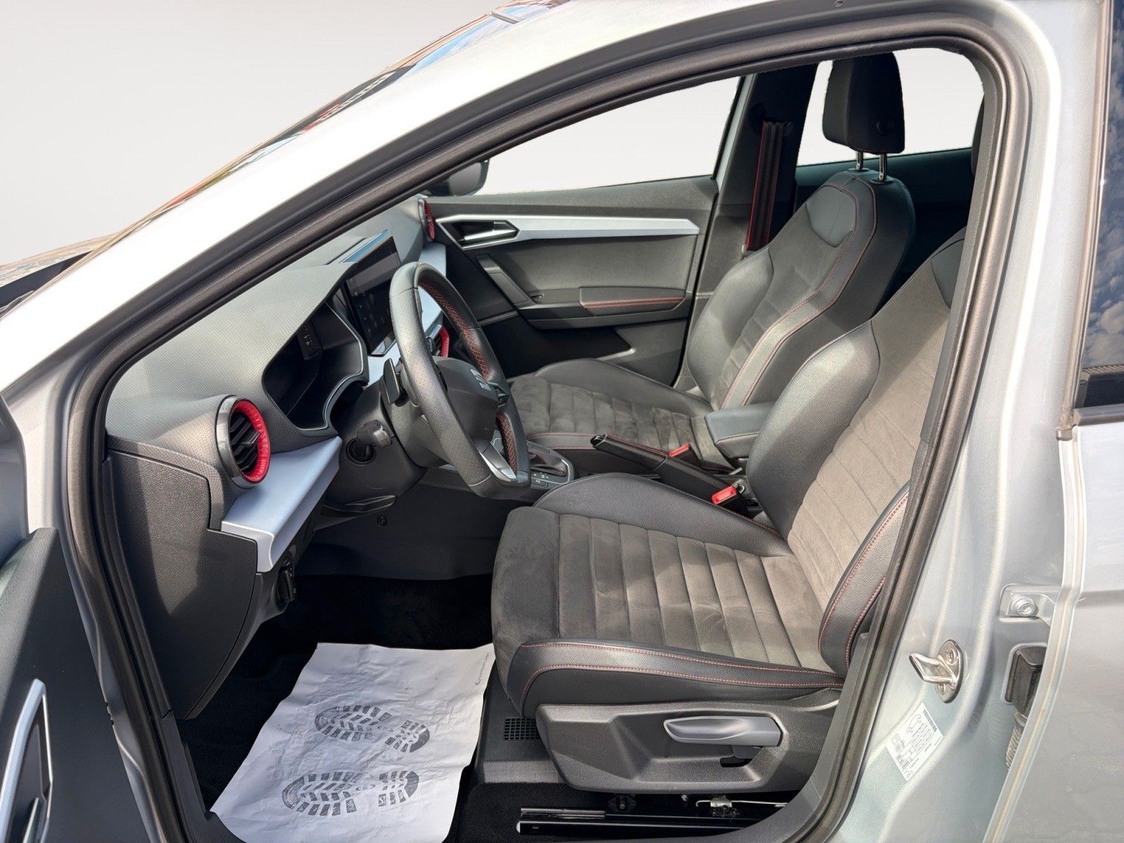 Fahrzeugabbildung SEAT Ibiza FR Pro Black Edition 1.5 TSI DSG Schiebeda