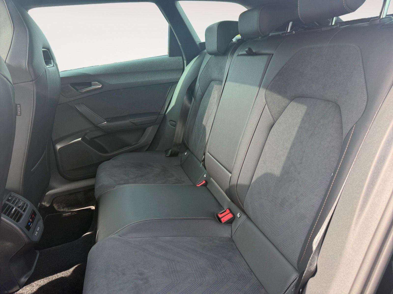 Fahrzeugabbildung CUPRA Leon ST 1.5 eTSI Panorama,Sennheiser,Memory