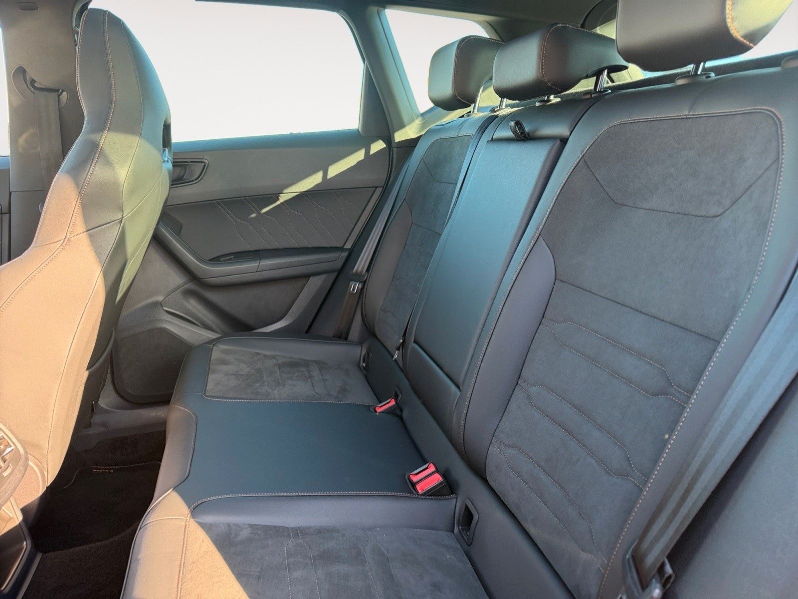 Fahrzeugabbildung CUPRA Ateca 2.0 TSI DSG 4Drive 1.HD/AHK/Pano/Beats