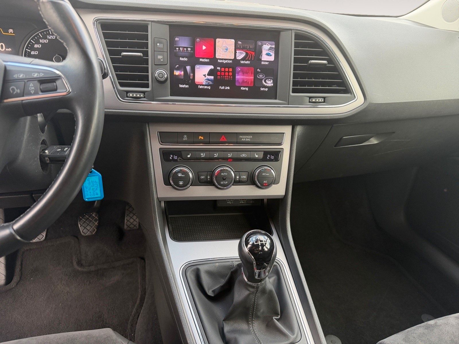 Fahrzeugabbildung SEAT Leon ST Style 1.4 TSI Navi/PDC/Sitzh/CD