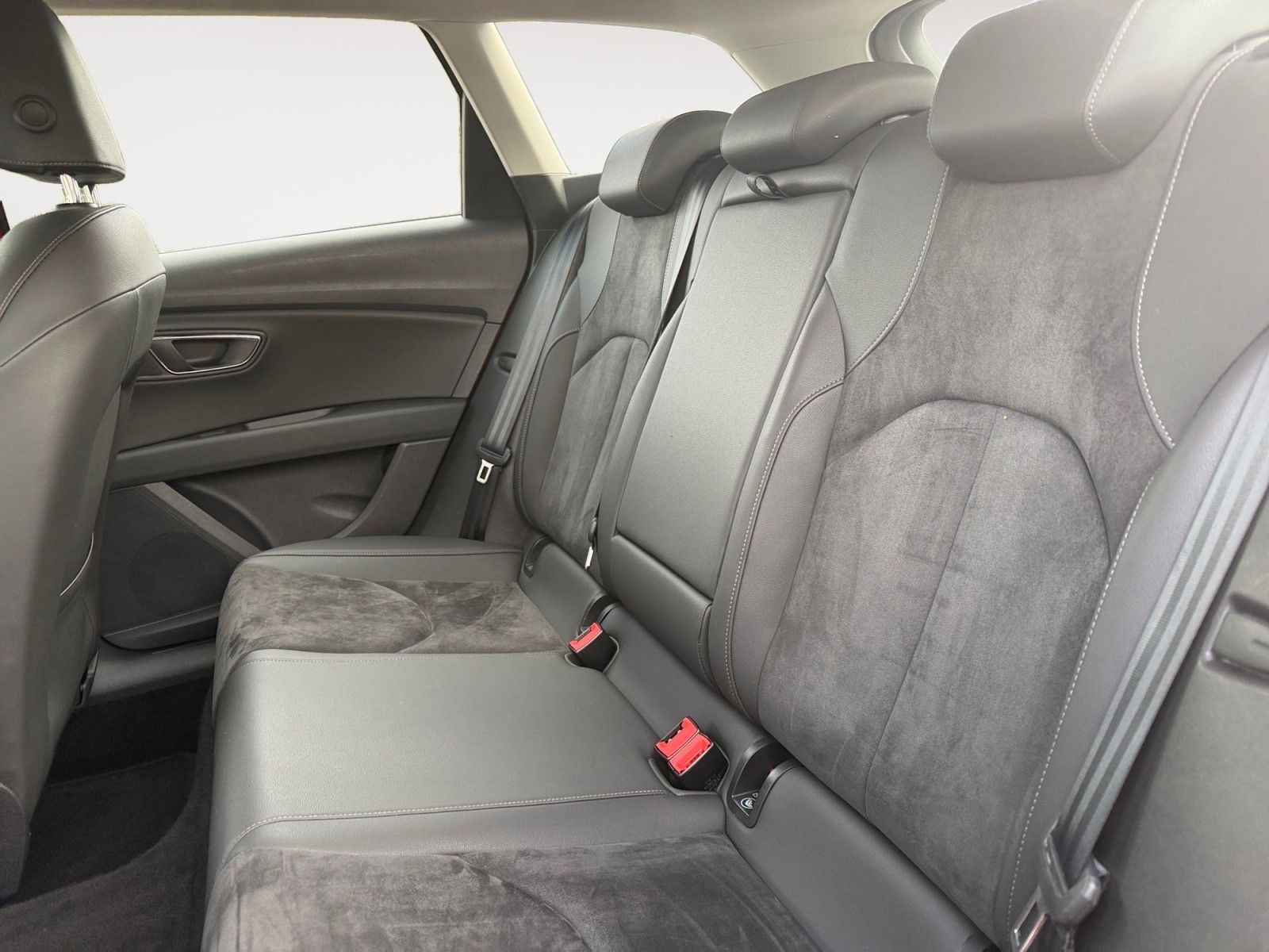 Fahrzeugabbildung SEAT Leon ST Style 1.4 TSI Navi/PDC/Sitzh/CD