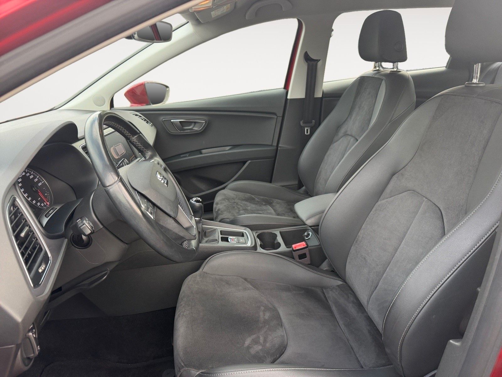 Fahrzeugabbildung SEAT Leon ST Style 1.4 TSI Navi/PDC/Sitzh/CD