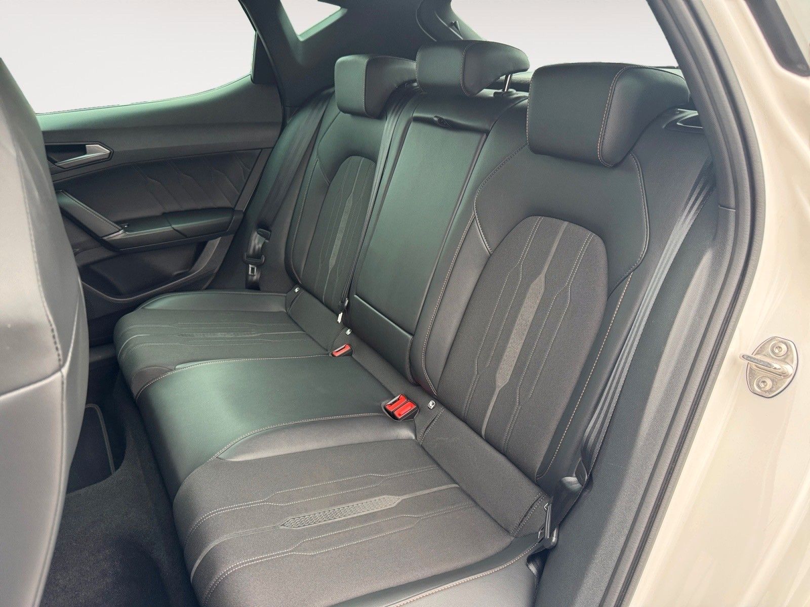 Fahrzeugabbildung CUPRA Leon VZ 2.0 TSI DSG 1Hd./LED/Navi/Schiebedach